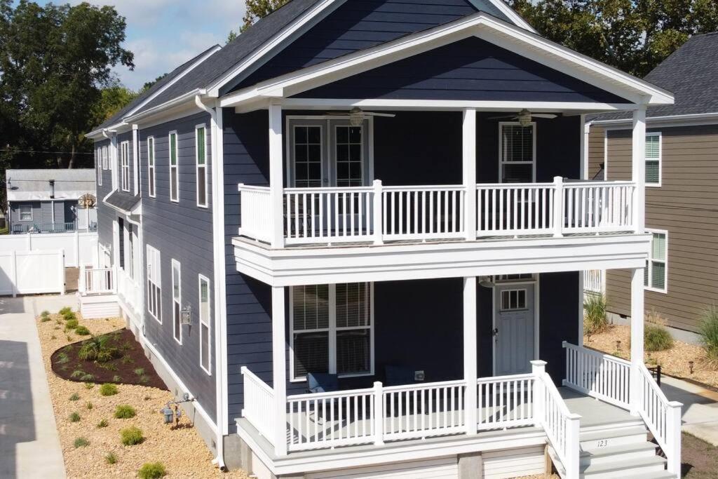 Luxurious Alberta Beach House W/ Historical Detail Hampton Exterior photo