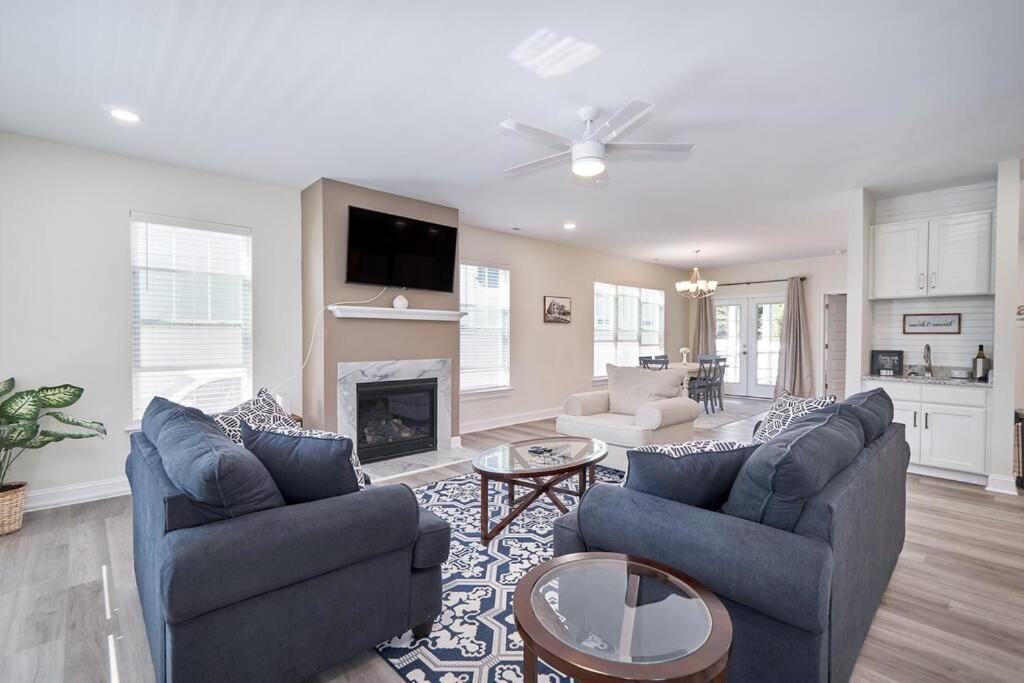 Luxurious Alberta Beach House W/ Historical Detail Hampton Exterior photo